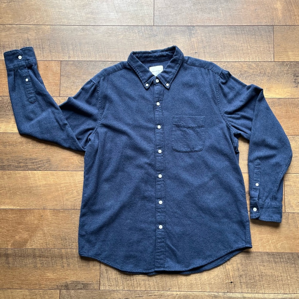 American Eagle button up! Navy Blue, soft cotton